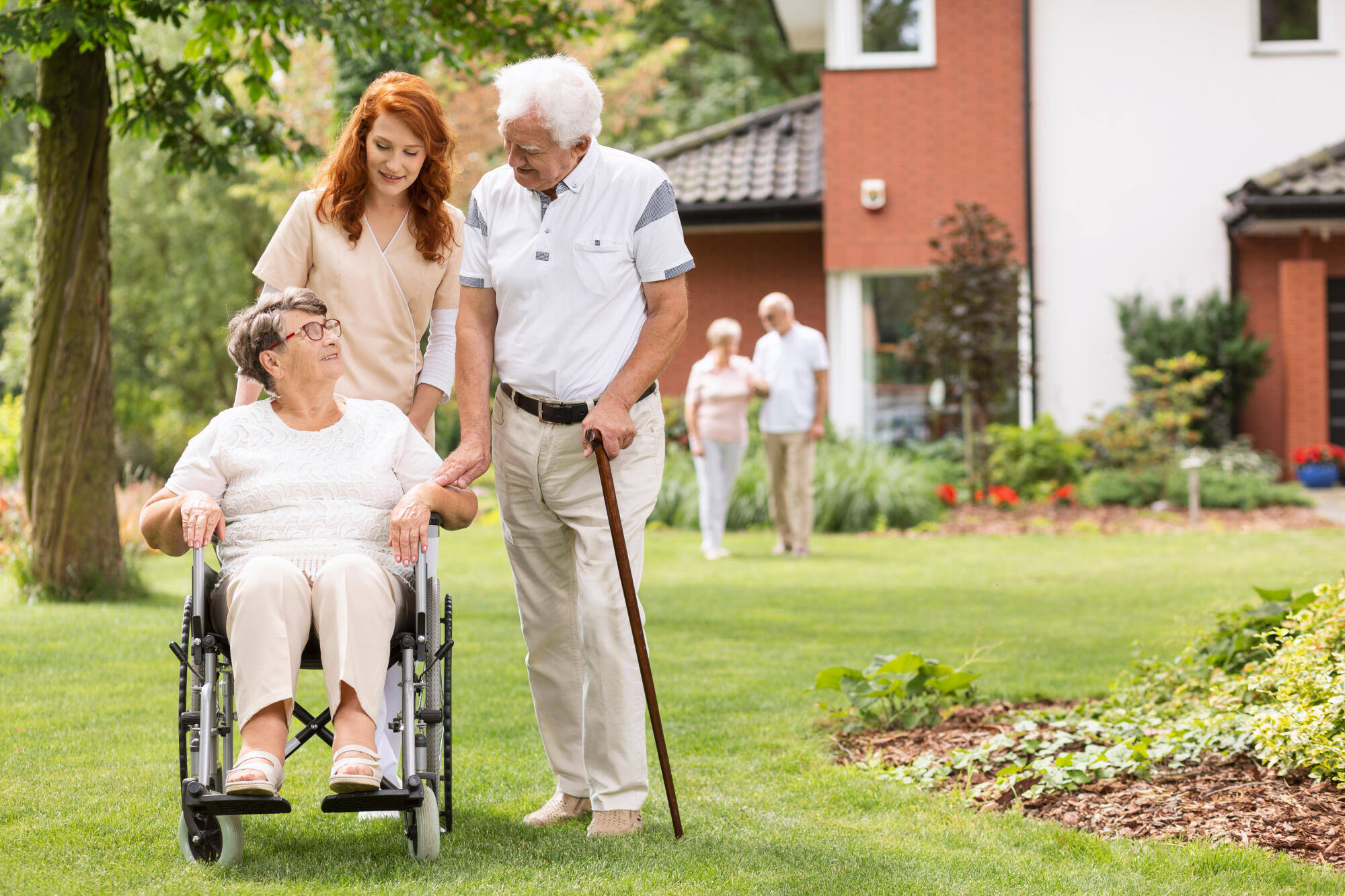 Benefits of Assisted Living Communities for Elderly Care