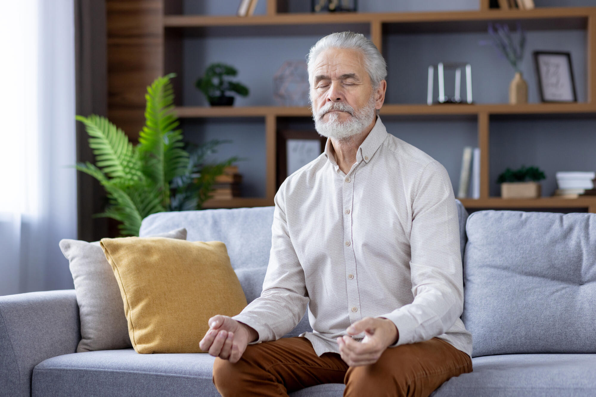 Sensory Grounding Techniques That Help Seniors Feel Focused and Calm